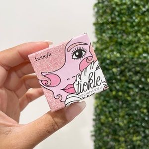 Benefit highlighter (tickle)